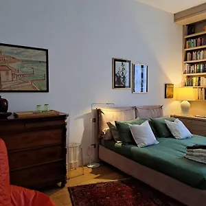  Bed & Breakfast Casa Mari - Free Secure Parking, Breakfast, Private Bathroom, Wifi, Garden, Aircon, 5 Min Walk To Metro And Train Station Italia